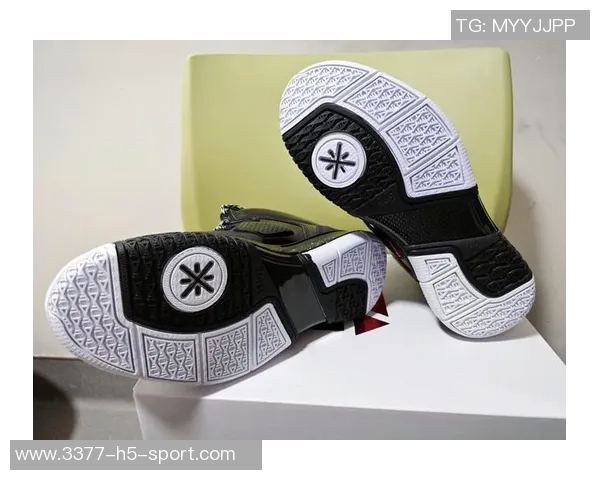 库里首次穿上李宁韦德之道1魔鬼鱼入场引发热议